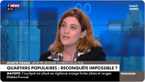 Juliette Méadel sur le plateau de Cnews et Europe 1 discutant de la politique des quartiers